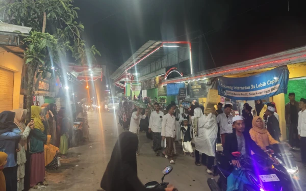 Thumbnail Berita - Karnaval Santri Remaja Masjid Jamik Al-Jami'ah Konang Bangkalan Berlangsung Meriah