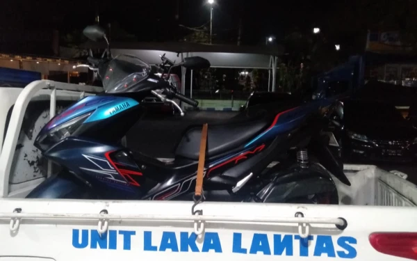 Thumbnail Laka Maut Tambak Osowilangun Surabaya, Pengendara Aerox Tewas Terlindas Truk