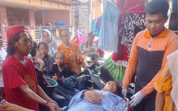 Thumbnail Heboh! Perempuan di Surabaya Tiba-tiba Melahirkan di Kamar Mandi, Untung Ada Tim BPBD yang Sigap