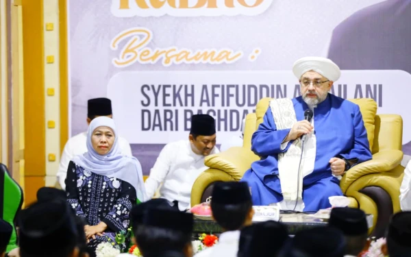 Thumbnail Berita - Peringati Maulid Nabi Bersama Syeikh Afeefuddin di Ponpes Nurul Qodim Probolinggo, Khofifah Beri Motivasi Santri