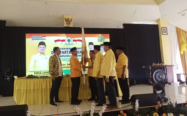 Thumbnail Berita - Akhirnya, H. Suigsan Pimpin Golkar Lumajang untuk Kedua Kalinya