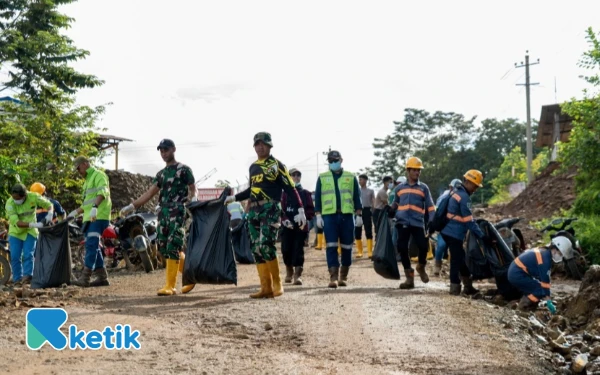 Thumbnail Berita - Harita Nickel dan Warga Kawasi di World Cleanup Day, Tanam Kesadaran Kebersihan untuk Generasi Mendatang