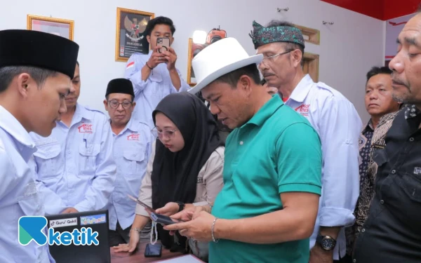 Thumbnail Resmikan Gerai KDMP Cikasungka, Bupati Bandung Kang DS Daftar Jadi Anggota Koperasi
