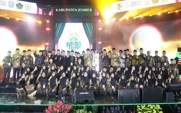 Thumbnail Berita - Kafilah Gresik Ukir Sejarah, Raih Juara Umum MTQ Jatim