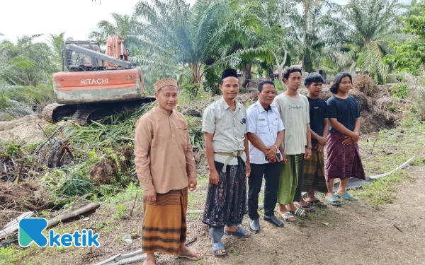 Thumbnail Berita - Akses Jalan ke Ponpes Darul Muhabbah Singkil Diperbaiki Setelah Enam Tahun Terbengkalai