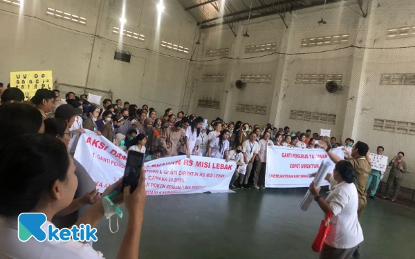 Thumbnail Berita - Ratusan Karyawan RS Misi Lebak Gelar Aksi Damai, Tuntut Hak yang Tak Dipenuhi