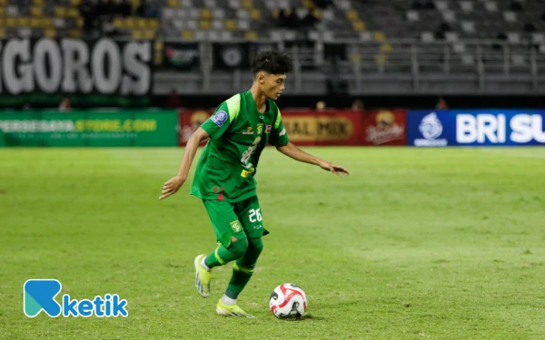 Thumbnail Cerita Dimas Wicaksono, Jebolan Internal Persebaya Debut di Tim Senior