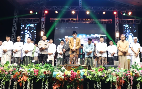 Thumbnail Berita - Gus Iqdam dan Gus Wabup Jombang Peringati Maulid Nabi Muhammad di Semanding Jogoroto