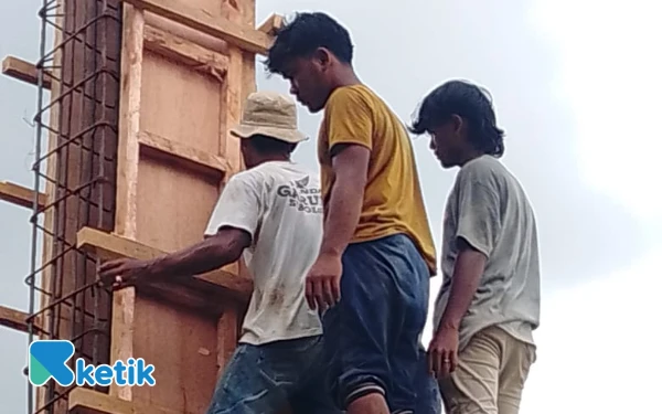 Thumbnail Berita - LSM Cokro Soroti Pembangunan Asrama Putra Dayah Perbatasan Biskang, Diduga Langgar Permenakertrans