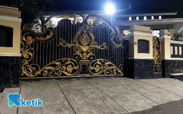 Thumbnail Berita - Kejati Lampung Geledah Rumah Mantan Bupati Pesawaran Dendi Ramadhona Terkait Dugaan Korupsi SPAM