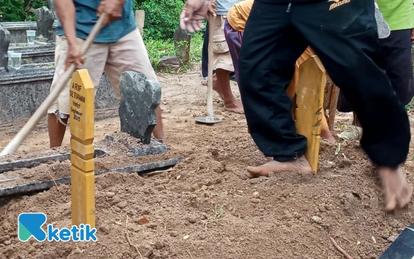 Thumbnail Berita - Wawan, Pelaku Pembacokan di Temon Pacitan, Dimakamkan di TPU Gunung Pegat
