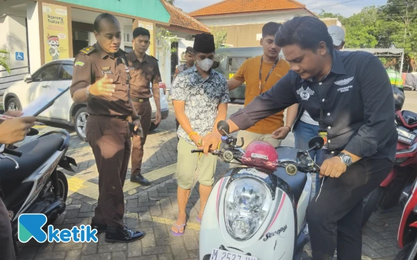 Thumbnail Berita - Dinyatakan P21, Kasus Kades Geger Resmi Ditangani Kejari Bangkalan