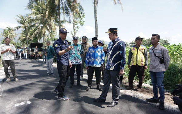 Thumbnail Pemkab Bondowoso Fokus Benahi Dua Ruas Jalan Utama, Infrastruktur Digenjot di 120 Titik