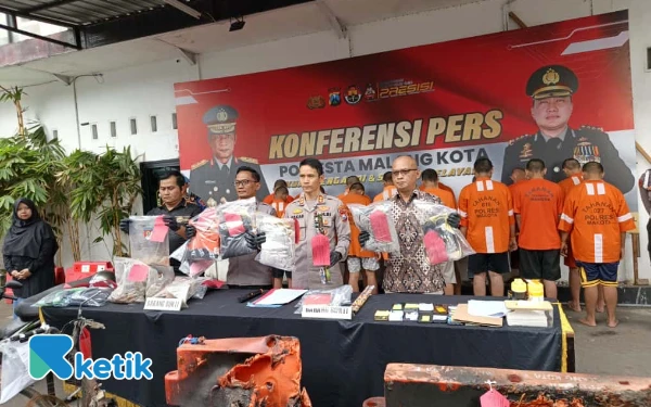 Thumbnail Polresta Malang Kota Tetapkan 17 Tersangka Demo Anarkis