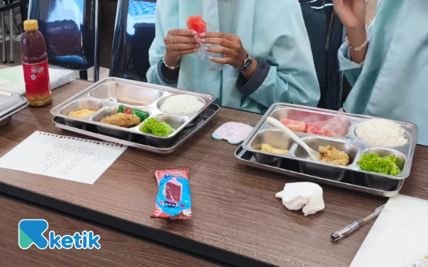 Thumbnail ‎Diduga Basi, MBG Dua Sekolah di Kota Batu Dihentikan Sementara  ‎