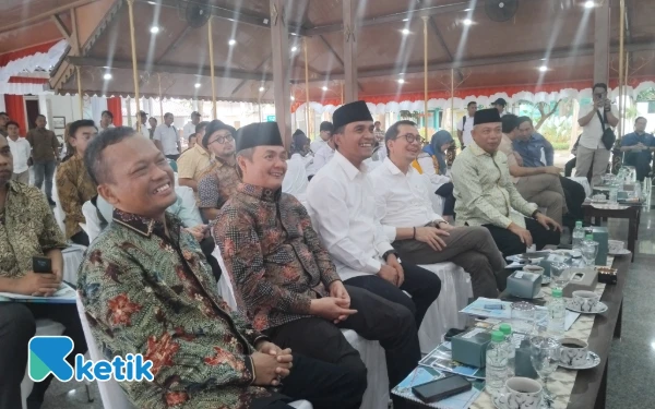 Thumbnail Berita - Dorong Pertumbuhan Ekonomi, Komisi V DPR RI Usulkan Madura Jadi Kawasan Ekonomi Khusus