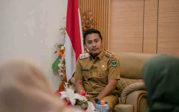 Thumbnail Berita - Wagub Sumbar Vasko Ruseimy Jadi Wakil Gubernur Paling Populer 2025