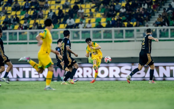 Thumbnail Penalti Bruno Moreira Bawa Persebaya Terhindar dari Kekalahan, Lawan Dewa United