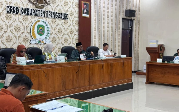 Thumbnail Berita - FGD Komisi IV DPRD Trenggalek: Jurus Jitu Amankan Masa Depan Ponpes-Madrasah Lewat Perda 2025