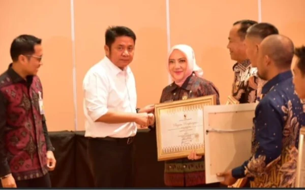 Thumbnail Berita - Bupati Musi Rawas Ratna Raih Anugerah Paritrana Award 2024