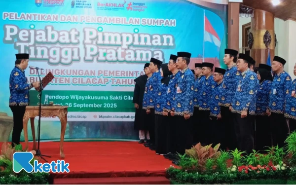 Thumbnail Berita - Lantik 17 Pimpinan Tinggi Pratama, Bupati Cilacap Fokus Peningkatan PAD