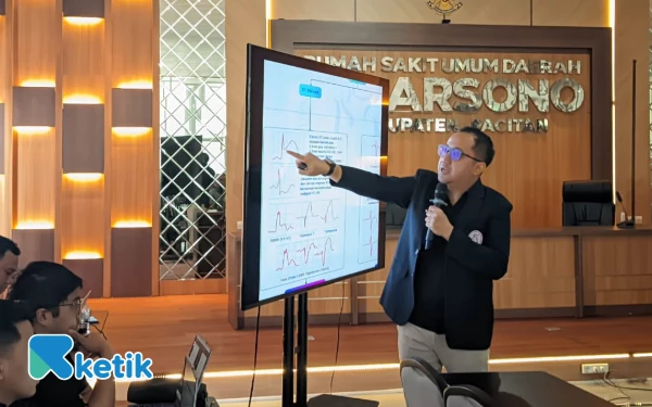 Thumbnail Berita - Bedah Buku Saku Tatalaksana Penyakit Kardiovaskular Digelar di RSUD dr. Darsono Pacitan