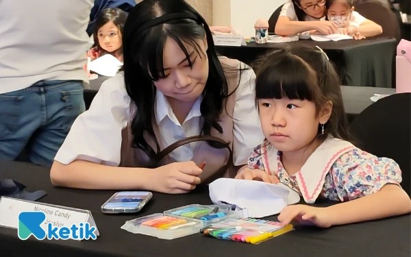Thumbnail Serunya Lomba Mewarnai Topi Anak dan Orang Tua di Ciputra Hotel Surabaya, Asah Kekompakan Serta Kreativitas