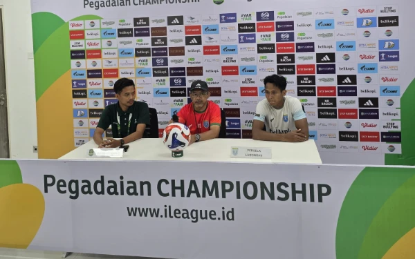 Thumbnail Berita - Persela Siap Pecah Telur Lawan Persiku, Aji Santoso Siapkan Kejutan