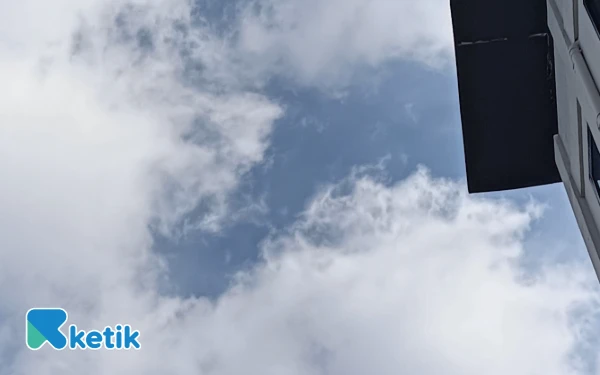 Thumbnail Cuaca di Surabaya Hari Ini Berawan, Kota Madiun Hujan Ringan