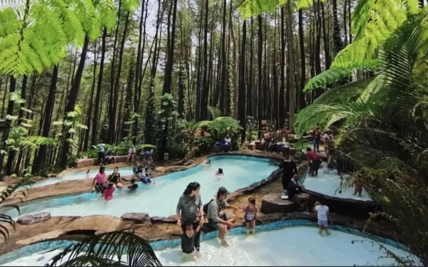 Thumbnail Berita - Segarnya Wisata Alam Klurak Eco Park, Tempat Healing Ramah Kantong di Mojokerto