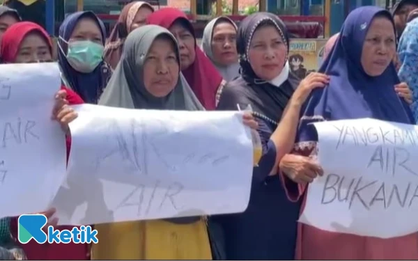 Thumbnail Berita - Warga Bayar Abonemen Tanpa Air, Kantor PDAM Brebes Diserbu Pelanggan