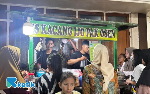 Thumbnail Berita - Es Bubur Kacang Ijo Pak Osen, Kuliner Legendaris di Wisata Ampel