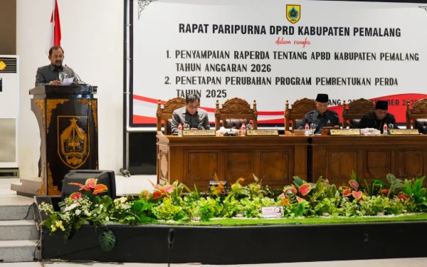 Thumbnail Berita - Bupati Pemalang Tekankan Pentingnya Infrastruktur Jalan untuk Dorong Pertumbuhan Ekonomi