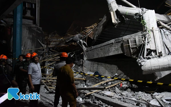 Thumbnail Berita - Puluhan Santri Jadi Korban Ponpes Al khoziny Ambruk, Bupati Subandi Rasakan Duka Mendalam