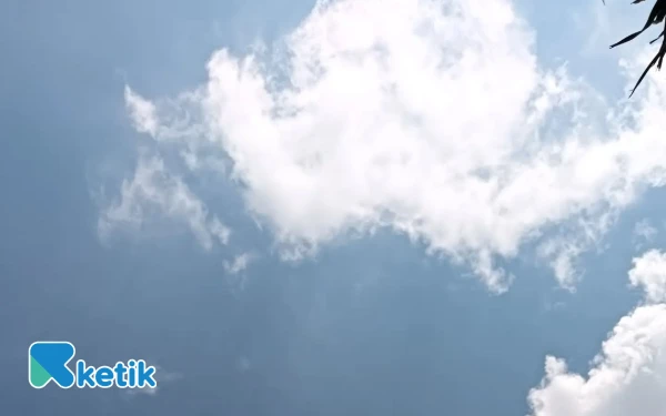 Thumbnail Cuaca di Kota Madiun Hari Ini Hujan Ringan, Surabaya Berawan