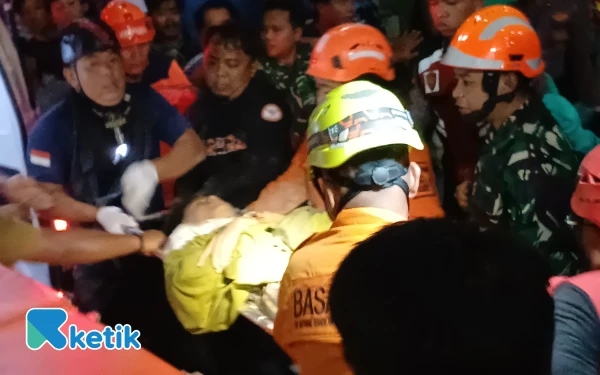 Thumbnail Dramatis, Proses Evakuasi 8 Santri Bangunan Ponpes Al-Khoziny