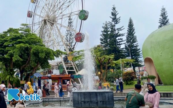 Thumbnail ‎Alun-Alun Kota Batu Bakal Direnovasi, Pemkot Akan Bangun Fasilitas Amphitheater