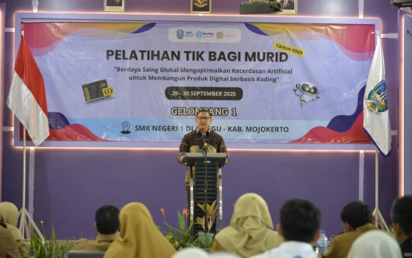 Thumbnail Ratusan Murid di Mojokerto Ikuti Pelatihan Koding dan Pemanfaatan AI