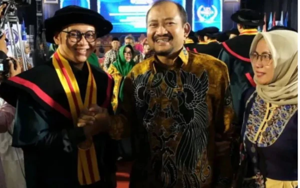 Thumbnail Berita - Bupati Pemalang Harap Wisudawan UPS Tegal Hasilkan Riset Bermanfaat