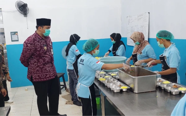 Thumbnail Berita - Hasil Lab Tegaskan Menu MBG di Jepara Aman, Bukan Penyebab Keracunan Siswa