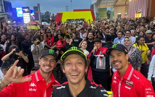Thumbnail Kedatangan Valentino Rossi di Indonesia Disambut Antusias Para Fans