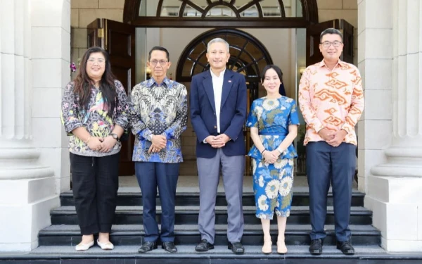 Thumbnail Berita - Kepala BP Batam Amsakar Achmad Bertemu Menlu Singapura, Terungkap Investasi Rp7,9 Triliun