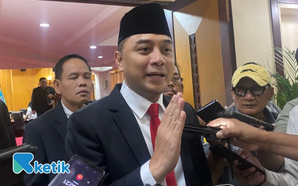 Thumbnail Wali Kota Eri Pastikan Santri Korban Ponpes Al Khoziny Dirawat Intensif di RSUD Soewandhie