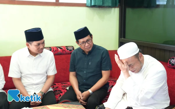 Thumbnail Berita - Ketua DPW PKB Jatim Datangi Ponpes Al Khoziny, Serahkan Bantuan Rp750 Juta