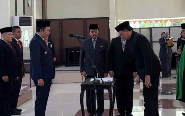 Thumbnail Lantik Enam Pejabat Baru, Bupati Abdul Hamid Dorong Energi Baru Birokrasi Bondowoso