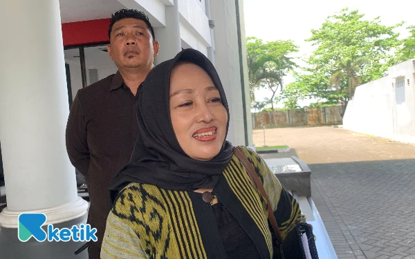 Thumbnail Ketua BK DPRD Blitar Bantah Tuduhan Pertemuan Gelap dengan Oknum Anggota yang Terlibat Penelantaran Istri dan Anak