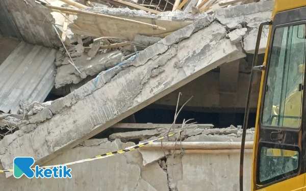 Thumbnail Berita - Penyebab Robohnya Bangunan 3 Lantai Ponpes Al Khoziny, Ahli Konstruksi ITS: Kegagalan Struktur