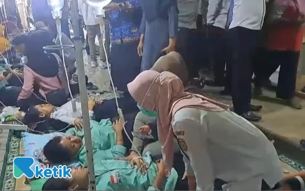 Thumbnail Berita - Santap Ayam Berbau Tak Sedap, Menu MBG di Ngawi Diduga Sebabkan 27 Siswa Keracunan Massal