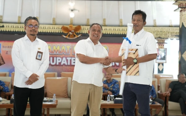 Thumbnail Berita - Tegaskan Kepastian Hukum Wilayah, Sleman Serahkan Perbup Batas 54 Kalurahan