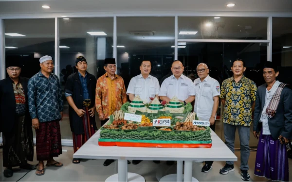 Thumbnail Berita - Tradisi Lokal "Betabeq" Iringi MotoGP Indonesia di Mandalika